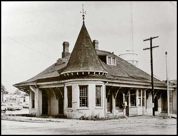 Old photo of Newnan's A&WP RR passenger station