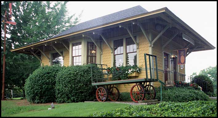 Reeves depot, now Rome visitor center