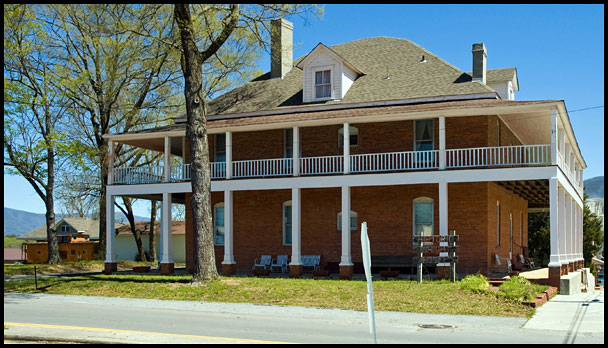 Old Wright Hotel in Chatsworth, GA