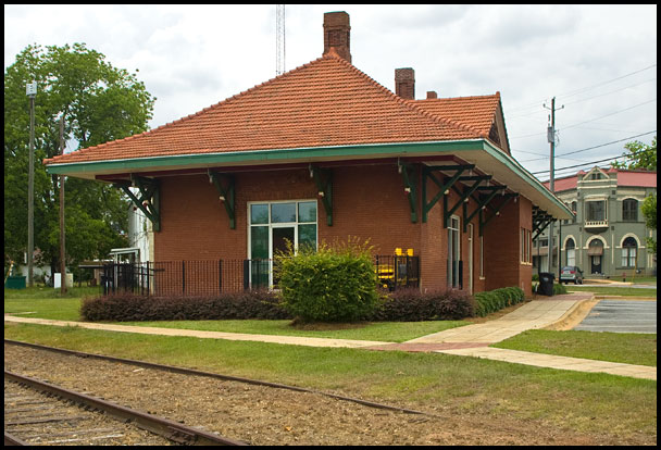 Richland depot with Richland Hotel in the background.